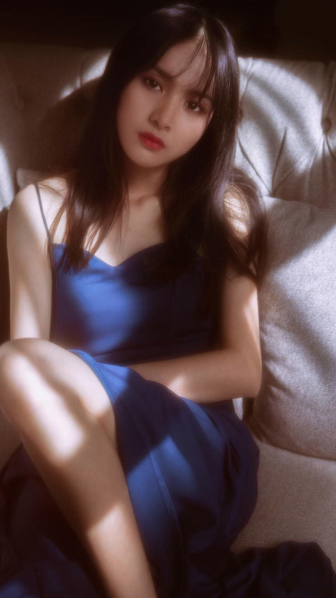 紧张比赛中球队实力对决,角逐激烈,比赛现场紧张