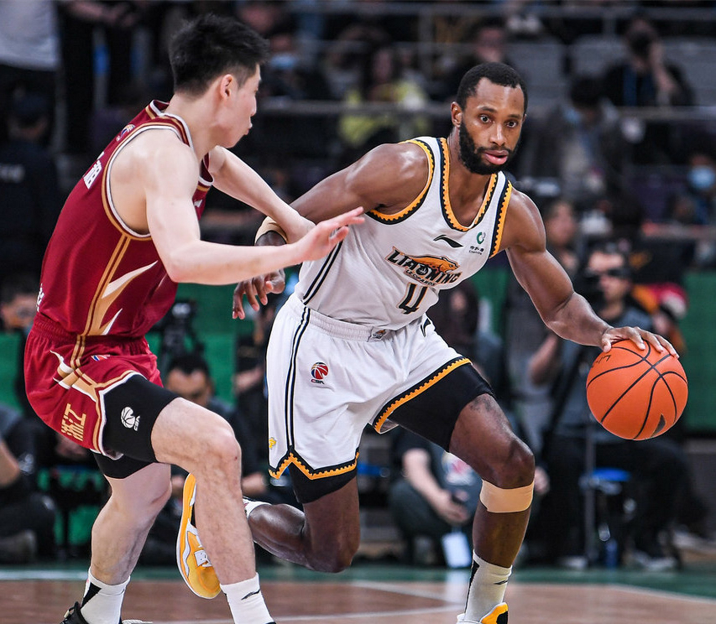 B体育官方网址：CBA总决赛：FMVP之争，数据、表现与团队贡献，谁能最终胜出？的简单介绍