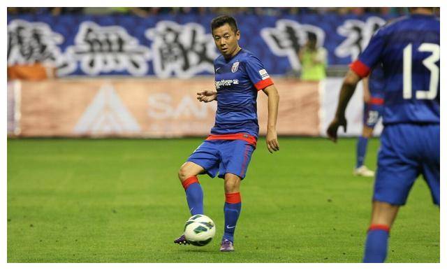 包含B体育平台:足协杯上演“小学生”式乌龙，球迷：这球踢得，我奶奶都比他们强！的词条