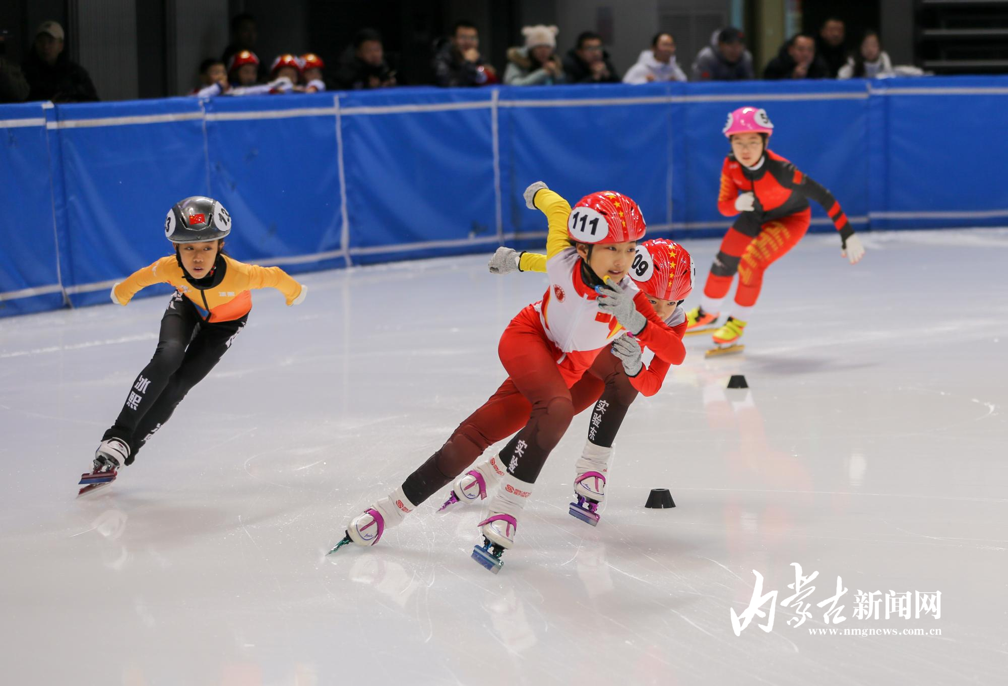 B体育:短道速滑的顶尖对决，技术与速度的较量的简单介绍