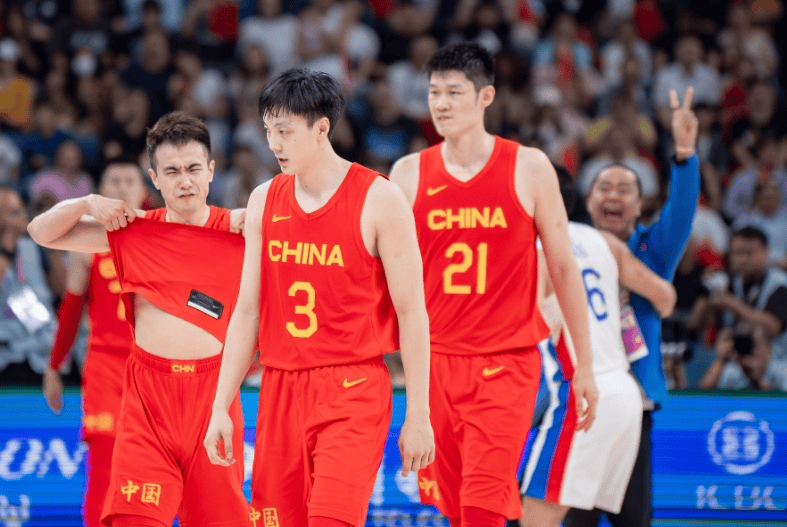 B体育官方网址：中国男篮，归化球员政策是否应该更加开放？的简单介绍