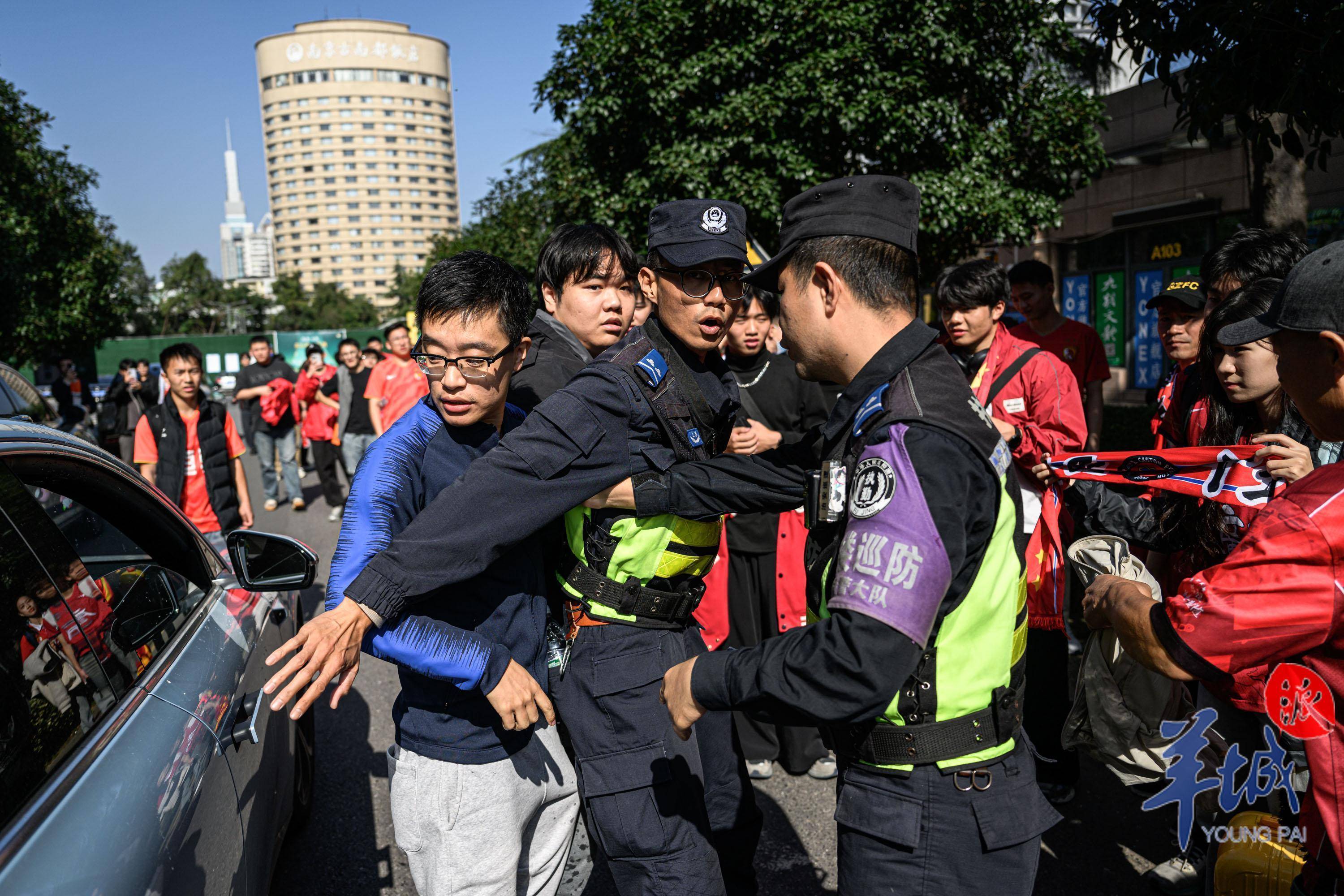 B体育中国官方平台-B体育平台:中甲劲旅成都蓉城队“冲超梦碎”？球迷：明年再来吧！的简单介绍