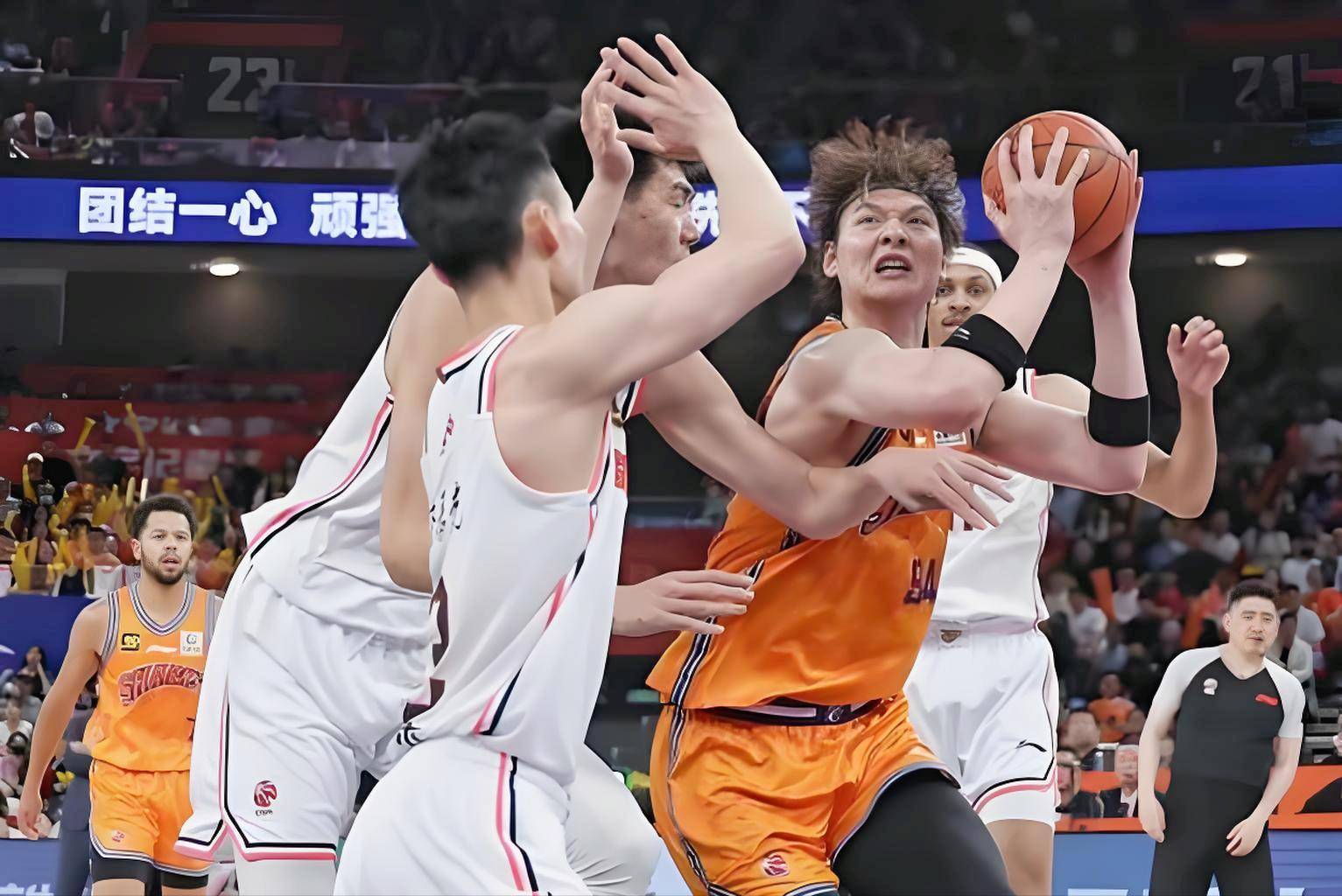 b体育直播-B体育官方网址：CBA季后赛：战术分析，临场应变，谁能笑到最后？的简单介绍